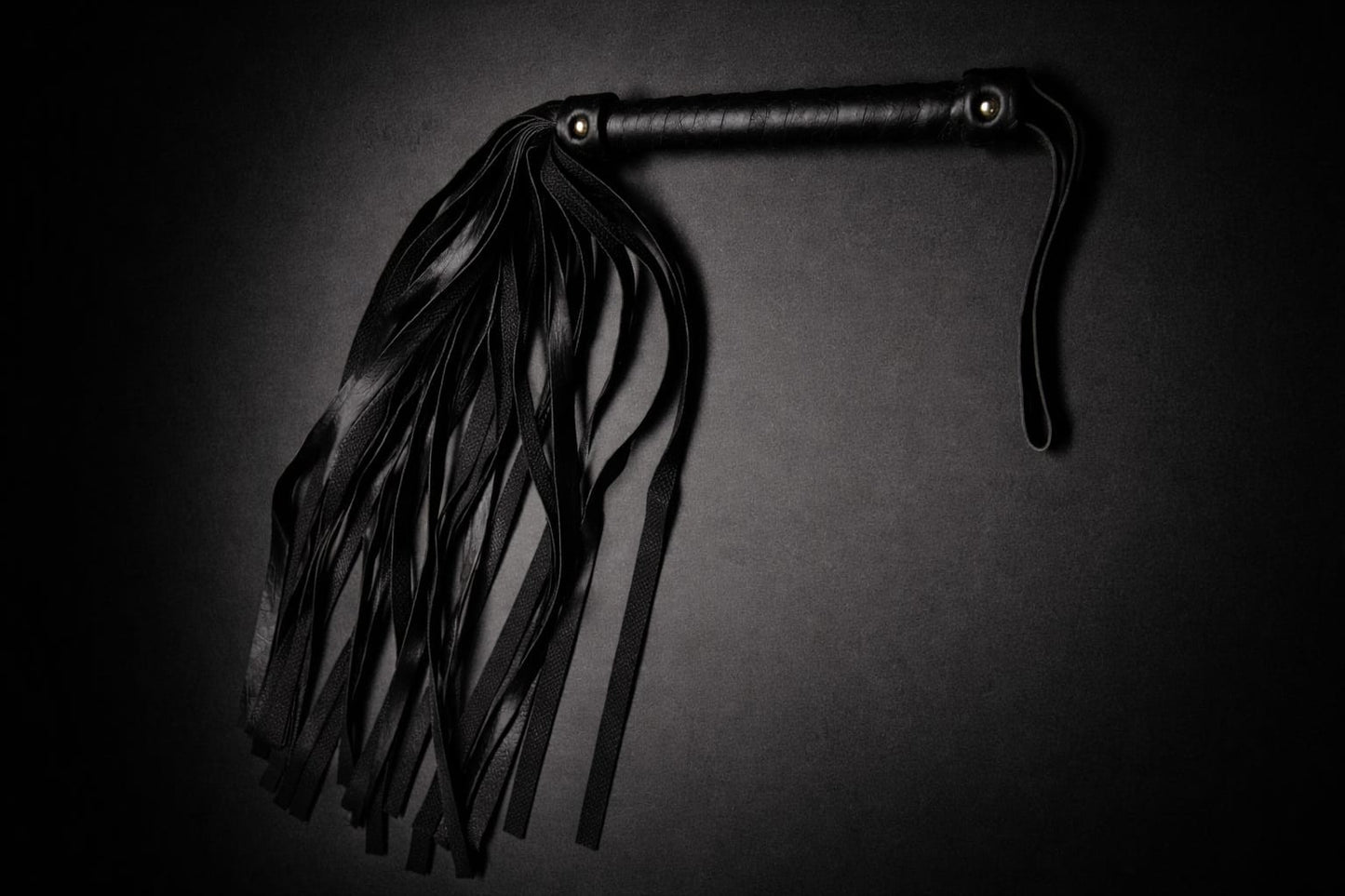 Noir Leather Flogger